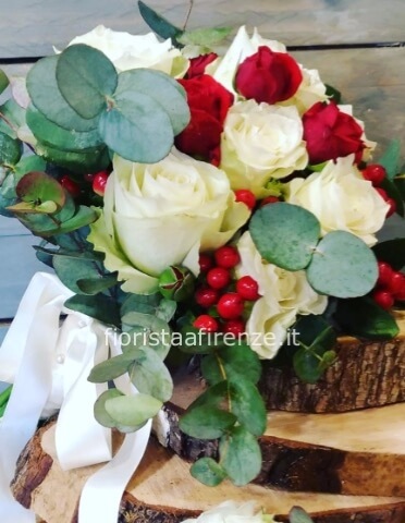Bouquet di rose bianche e rosse