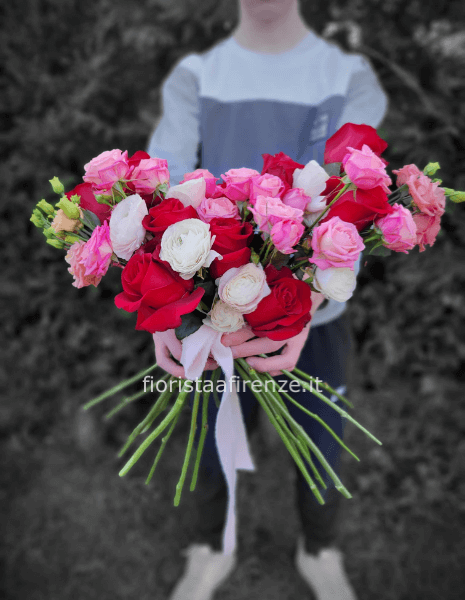 HEART Bouquet con fiori id stagione e rose rosse